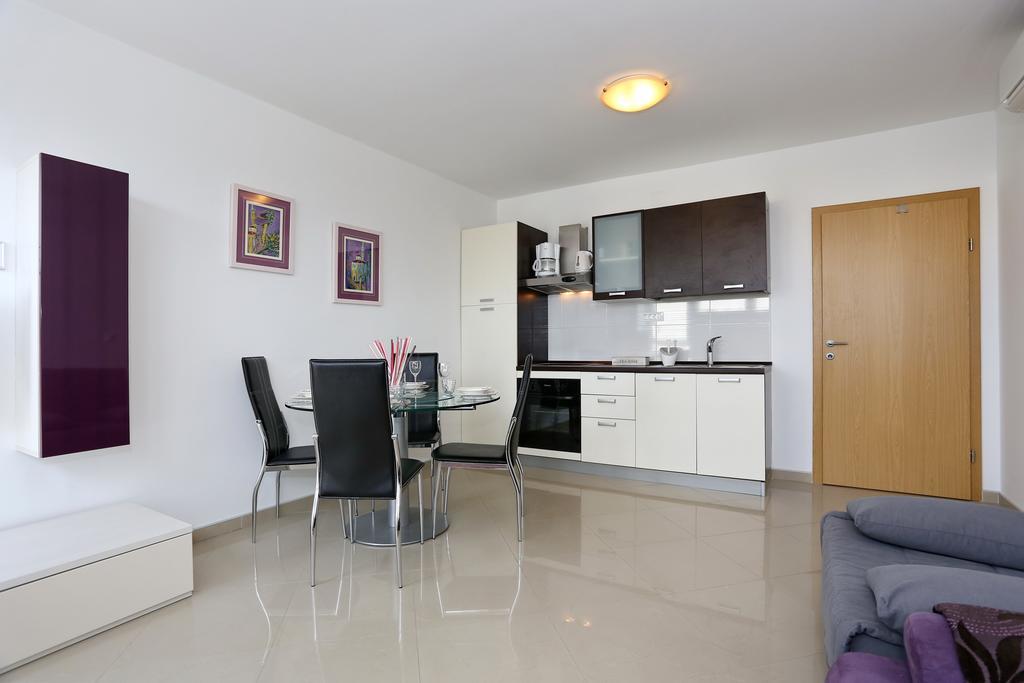 Luxury Town Center Apartments ザダル 部屋 写真